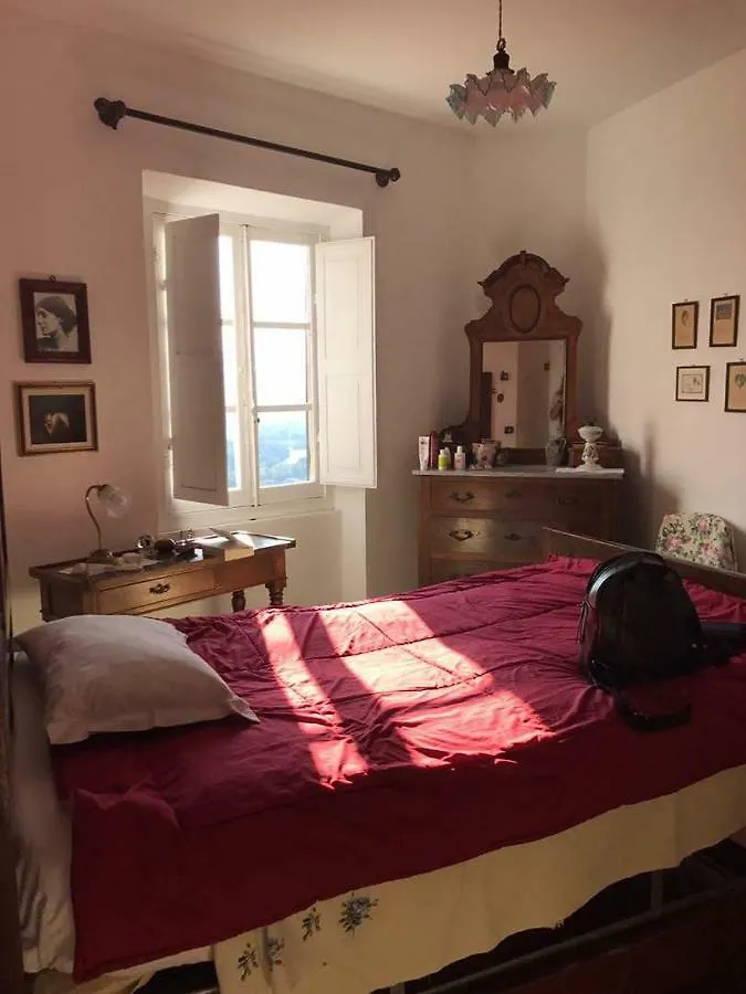 Sotto Il Castello Bed & Breakfast Trebiano